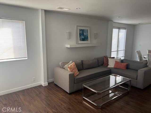 1625 Wellesley Ave - Photo 3 of 36