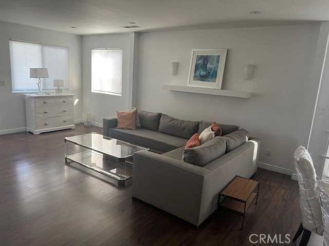 1625 Wellesley Ave - Photo 4 of 36