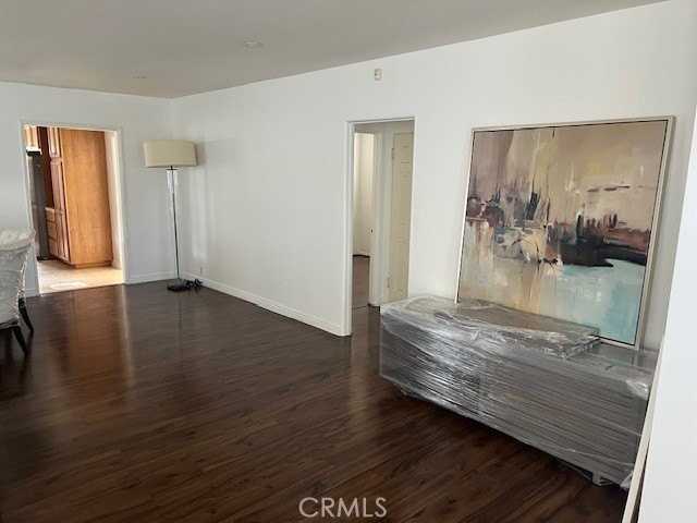 1625 Wellesley Ave - Photo 5 of 36