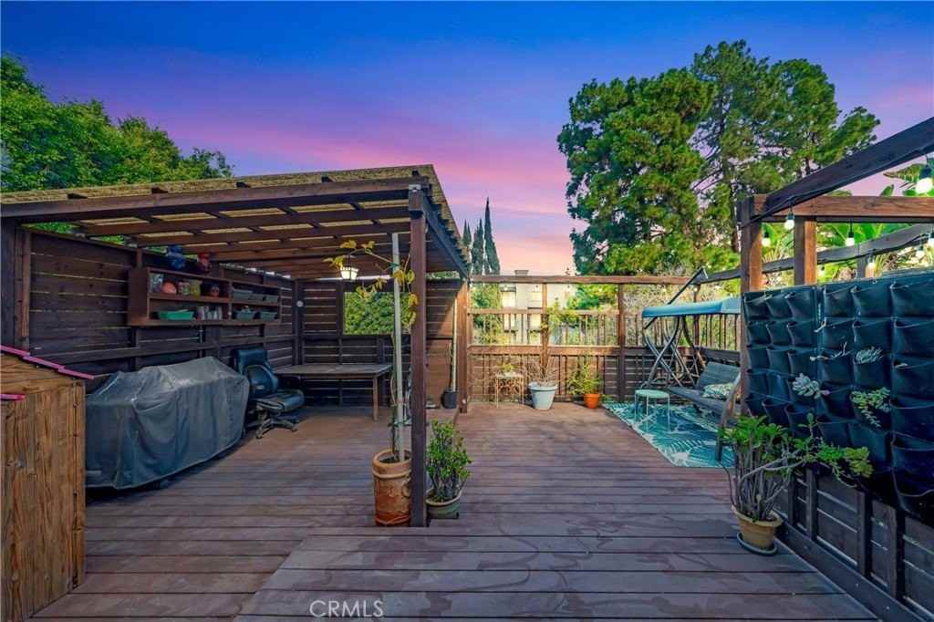 11026 Fruitland Dr - Photo 3 of 50