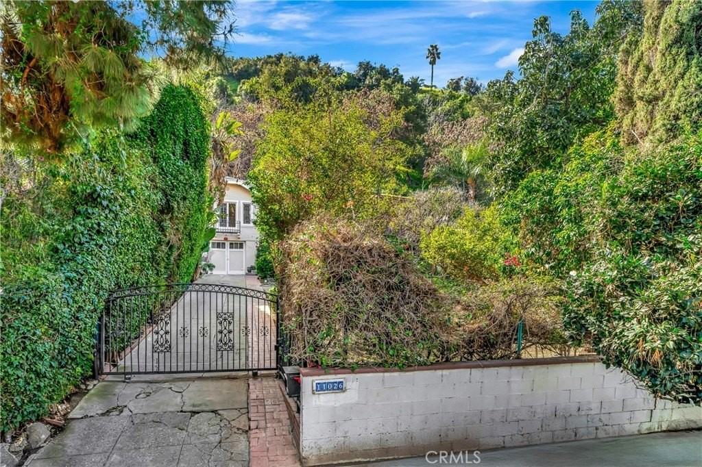 11026 Fruitland Dr - Photo 4 of 50