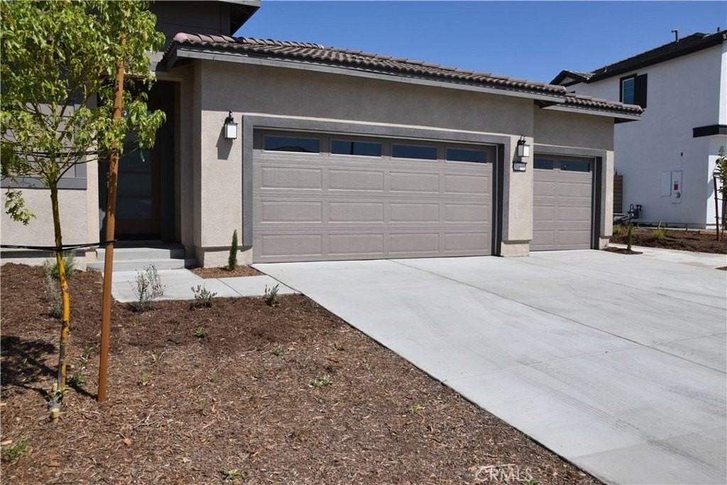 30698 White Pines Dr - Photo 2 of 24