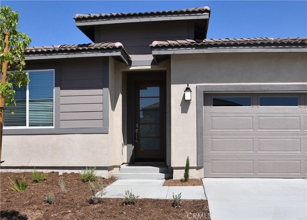 30698 White Pines Dr - Photo 3 of 24