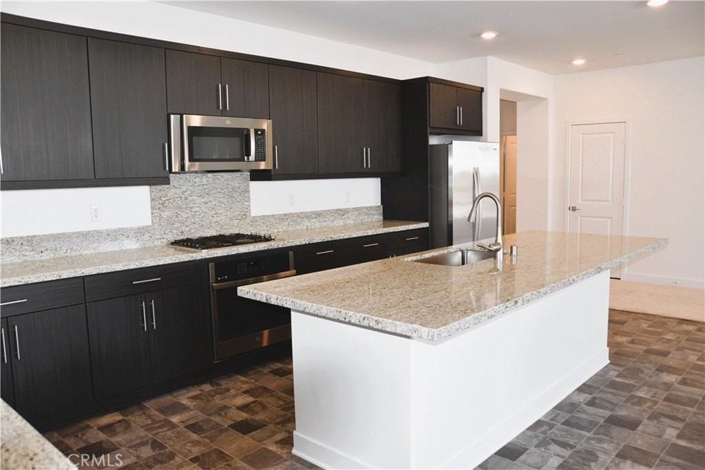 30698 White Pines Dr - Photo 6 of 24