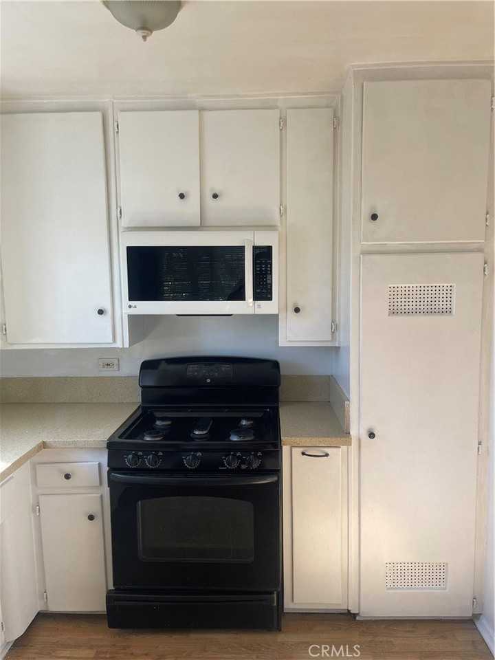 10979 Cassina Ave #A - Photo 5 of 23