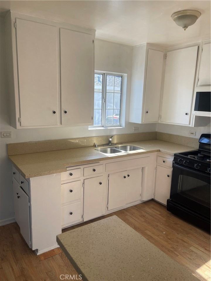 10979 Cassina Ave #A - Photo 6 of 23