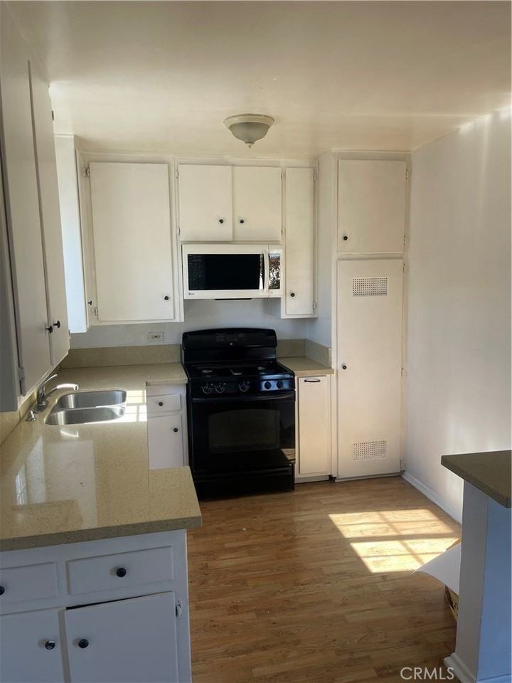 10979 Cassina Ave #A - Photo 7 of 23