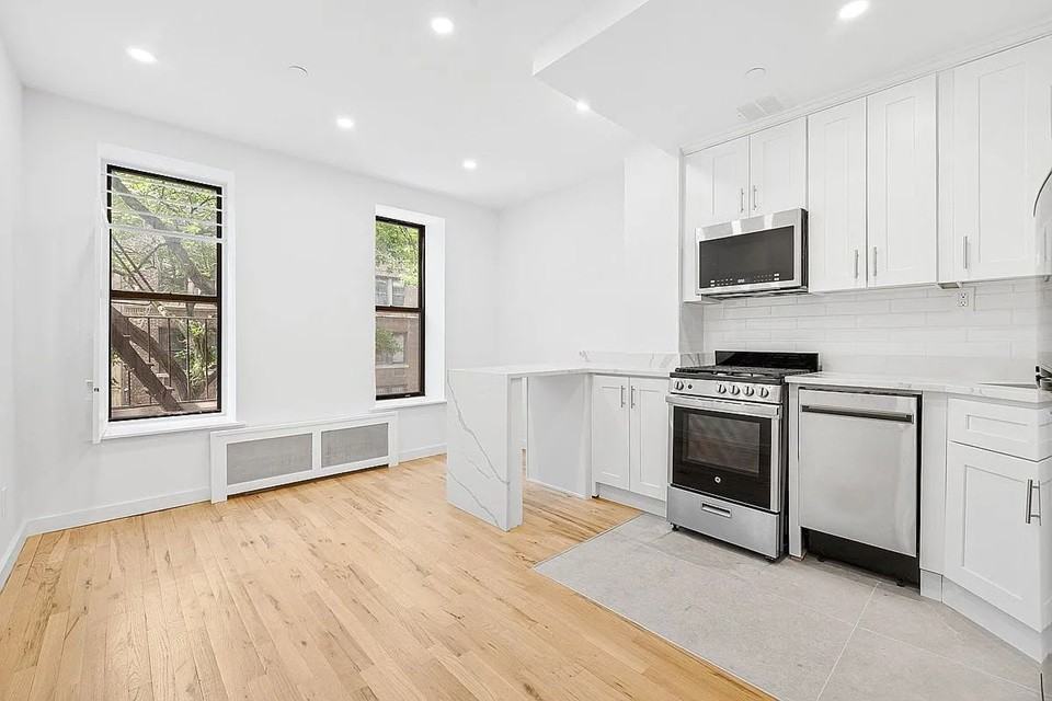 27 W 84th St #2FW - Photo 3 of 13