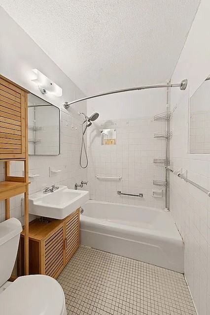 90 Gold St #3E - Photo 5 of 7