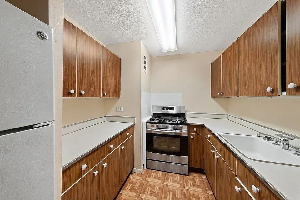 90 Gold St #3E - Photo 6 of 7