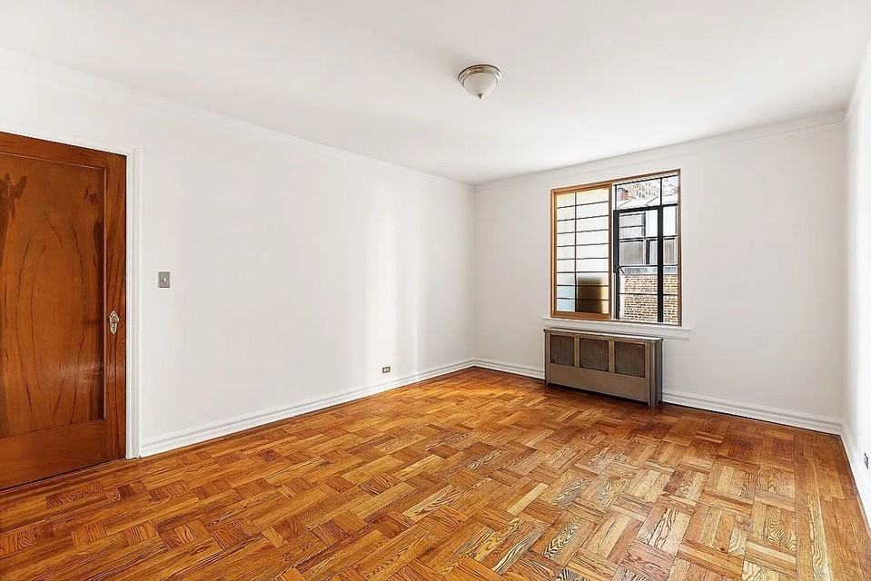 135 E 39th St #5E - Photo 3 of 7