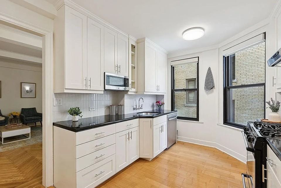 140 E 81st St #9C - Photo 3 of 8