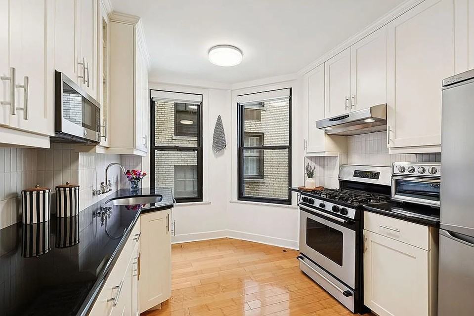 140 E 81st St #9C - Photo 4 of 8