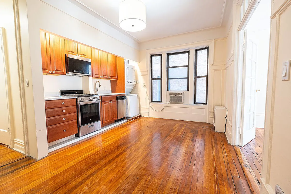 200 W 109th St #A7 - Photo 5 of 7