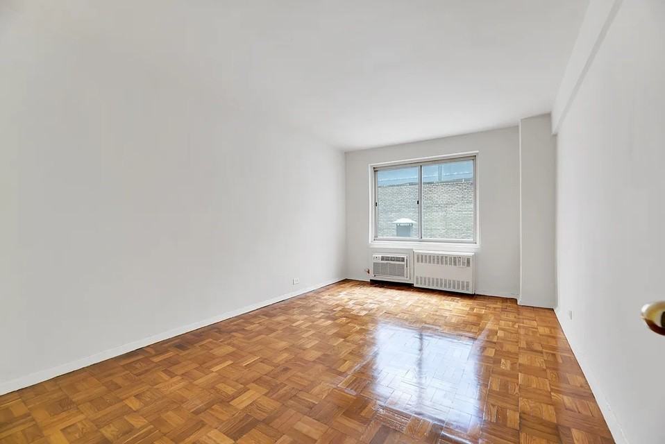 225 E 46th St #1B - Photo 2 of 6