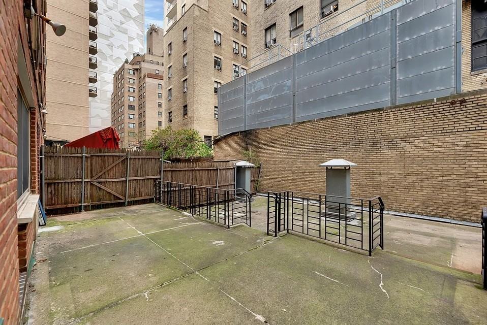 225 E 46th St #1B - Photo 5 of 6