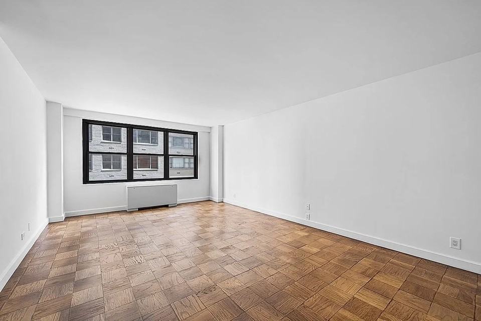 225 E 57th St #6J - Photo 3 of 6