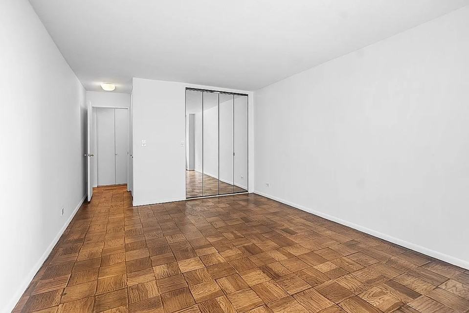 225 E 57th St #6J - Photo 4 of 6