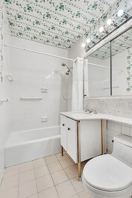 400 E 56th St #18F - Photo 3 of 5