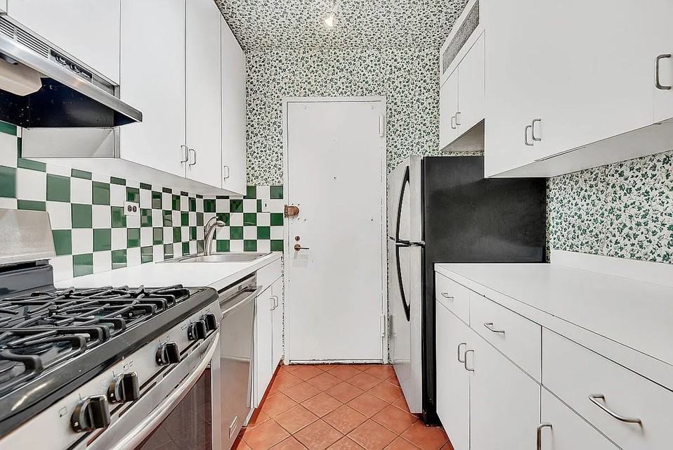 400 E 56th St #18F - Photo 5 of 5