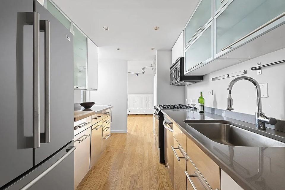 444 E 86th St #32F - Photo 2 of 8