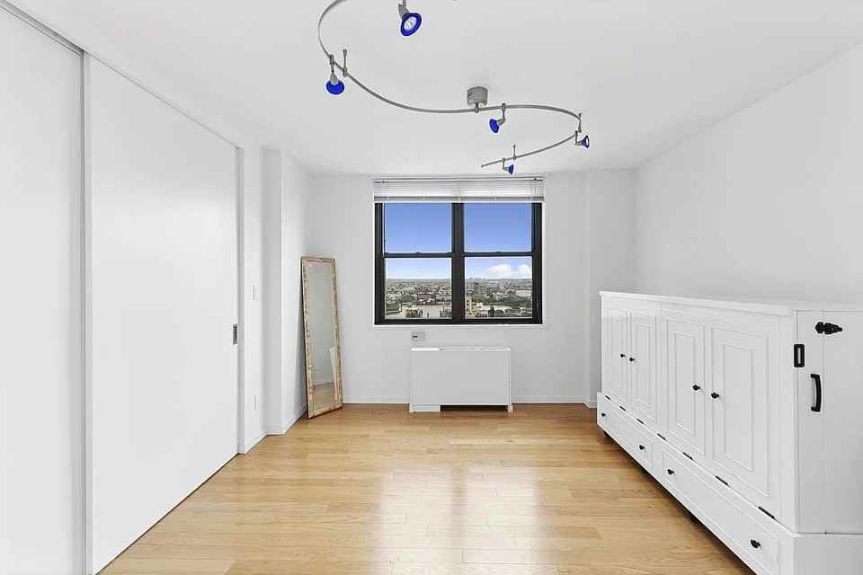 444 E 86th St #32F - Photo 4 of 8