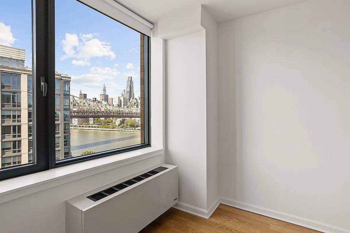 425 Main St #16E - Photo 4 of 6