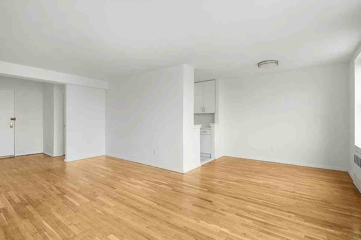 9602 4th Ave #6G - Photo 4 of 10