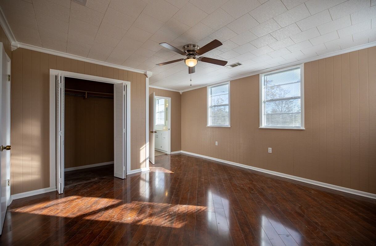 1927 Yvonne Dr - Photo 5 of 11