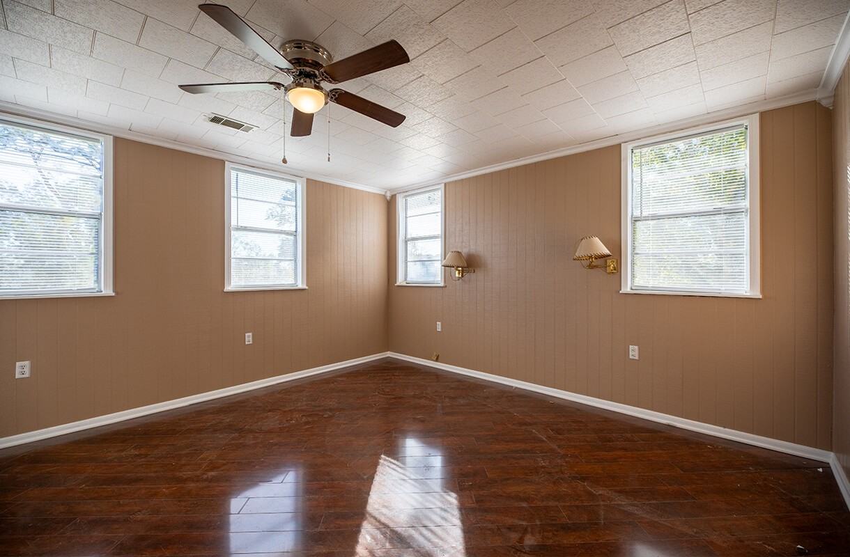 1927 Yvonne Dr - Photo 6 of 11