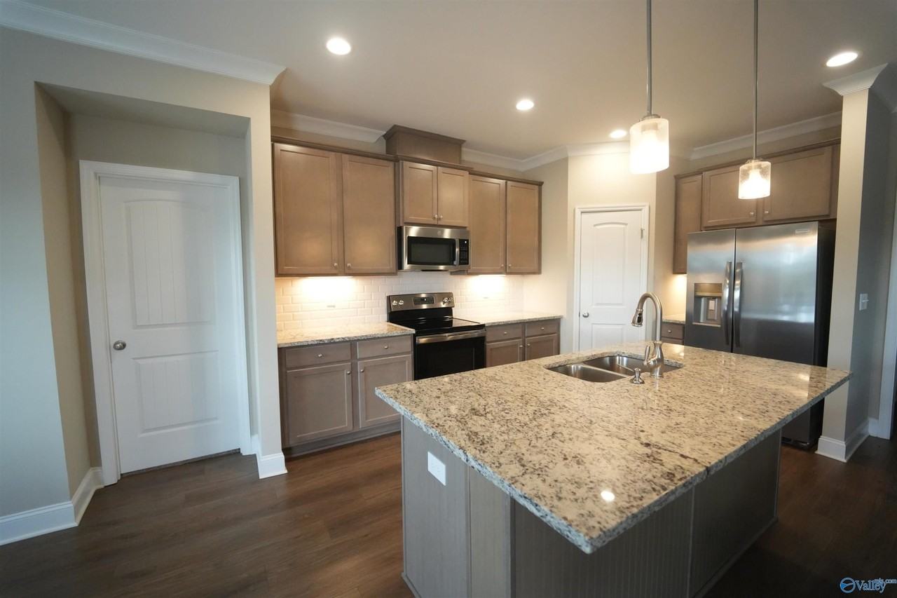 204 Joan Cir - Photo 3 of 36