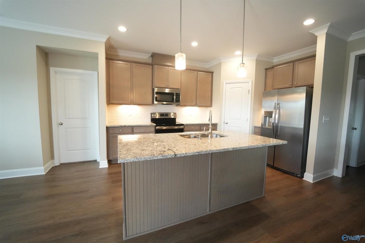 204 Joan Cir - Photo 6 of 36