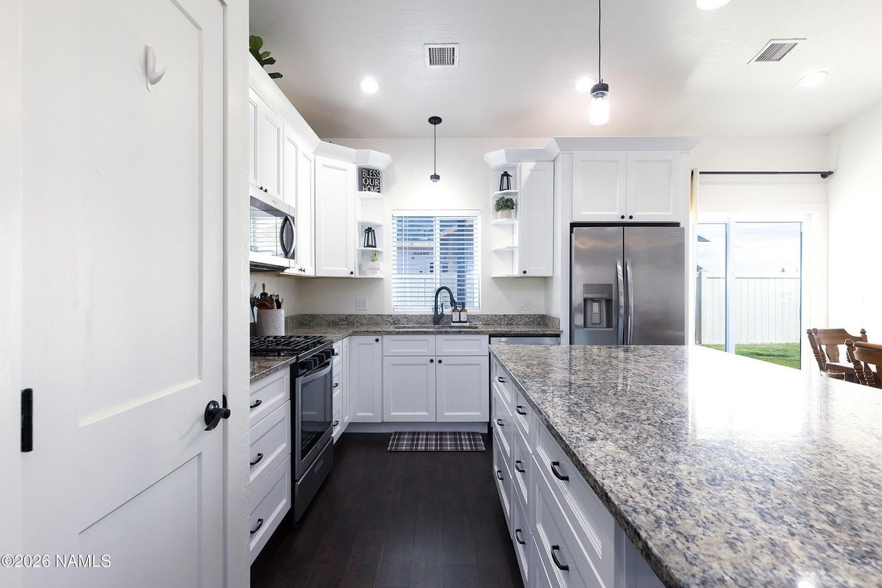 1096 E Adams St - Photo 5 of 12