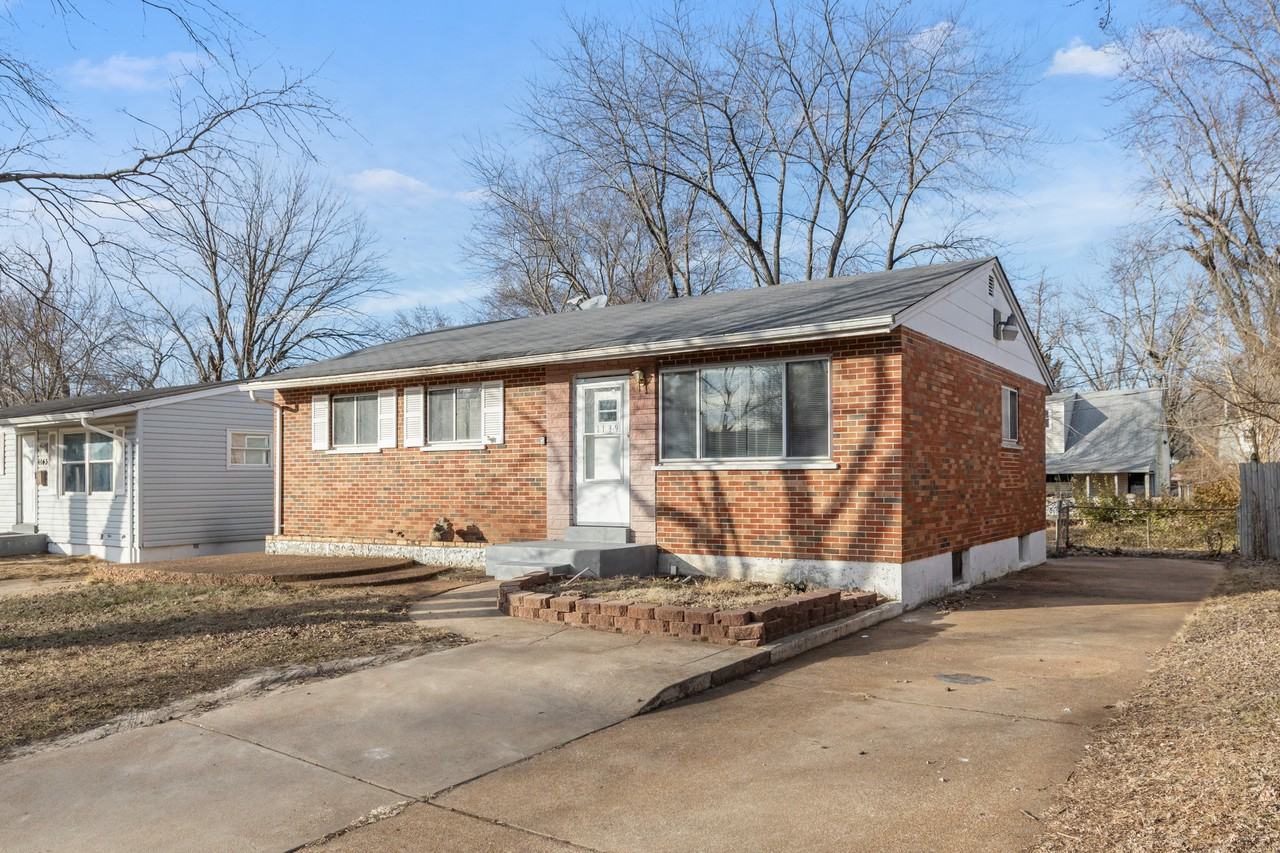 1139 Prigge Ave - Photo 2 of 17