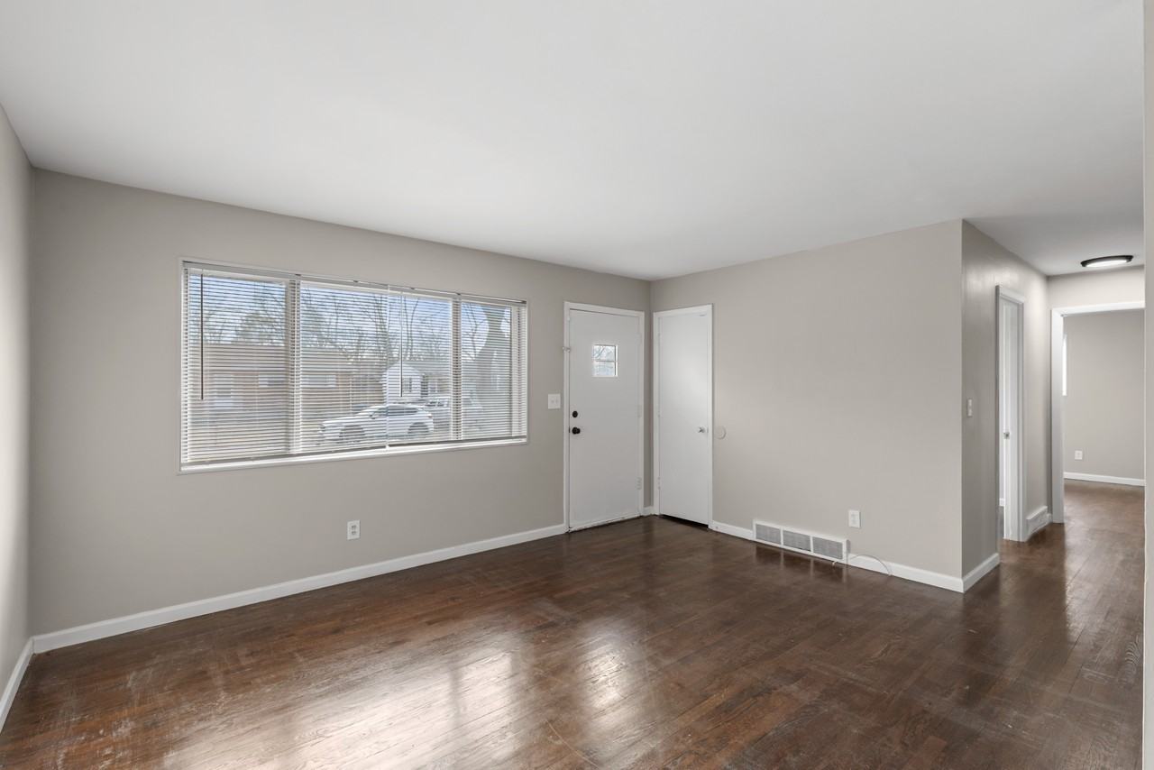 1139 Prigge Ave - Photo 3 of 17