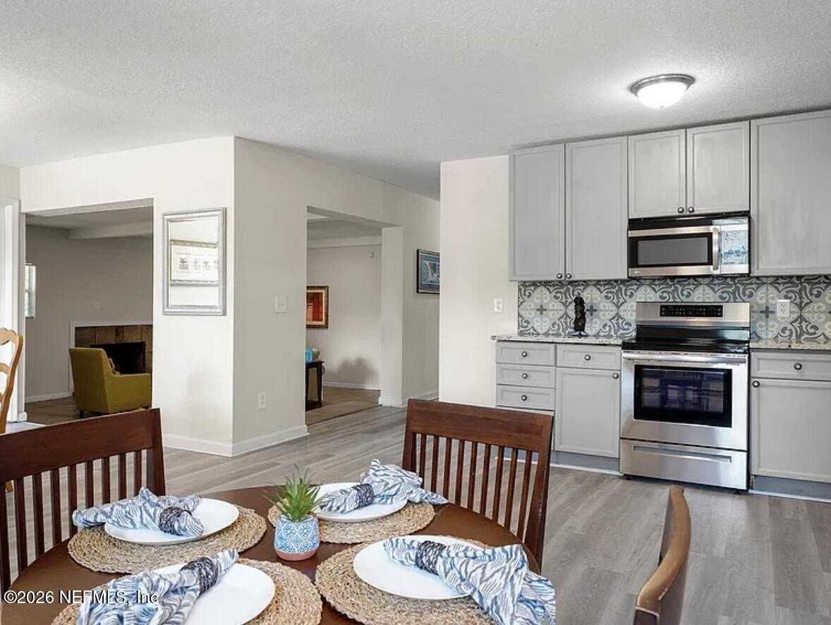 2833 Emily Ln - Photo 4 of 18