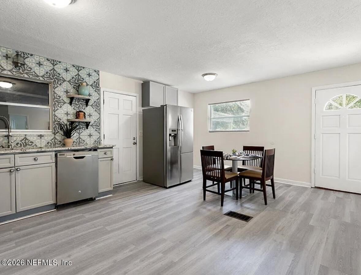 2833 Emily Ln - Photo 6 of 18