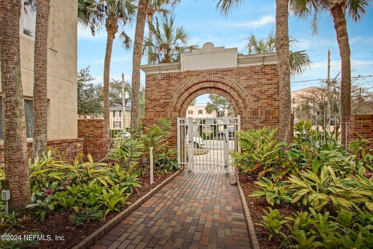 2912 Saint Johns Ave Apt 24 #24 - Photo 4 of 48