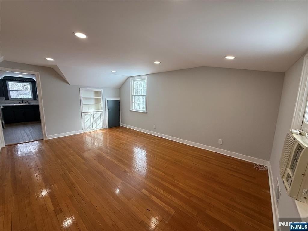 524 N Monroe St - Photo 4 of 12