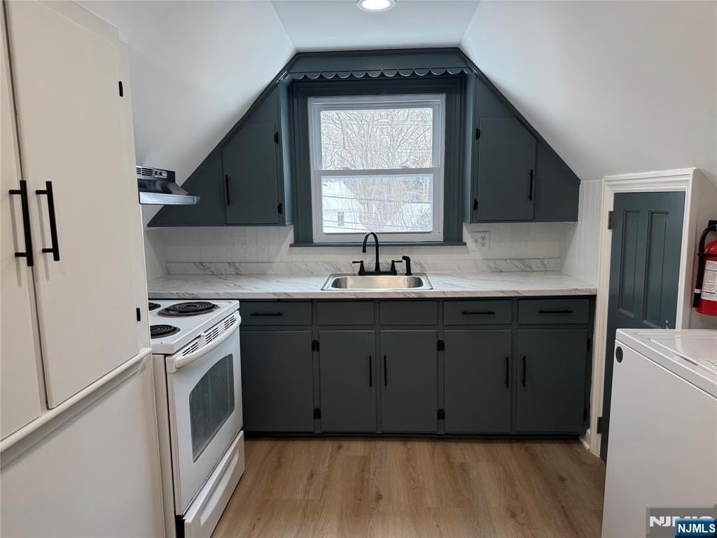 524 N Monroe St - Photo 5 of 12