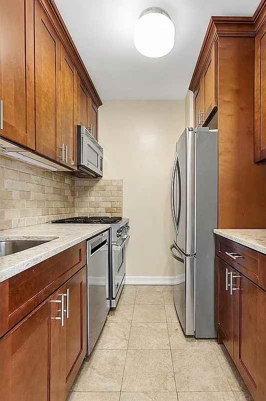 245 E 93Rd St - Photo 4 of 6