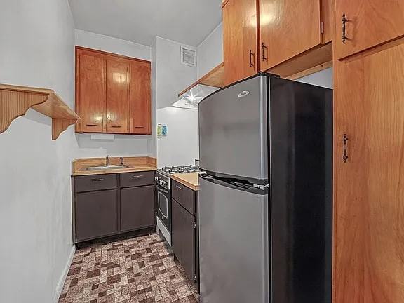 144 E 84Th St - Photo 5 of 8