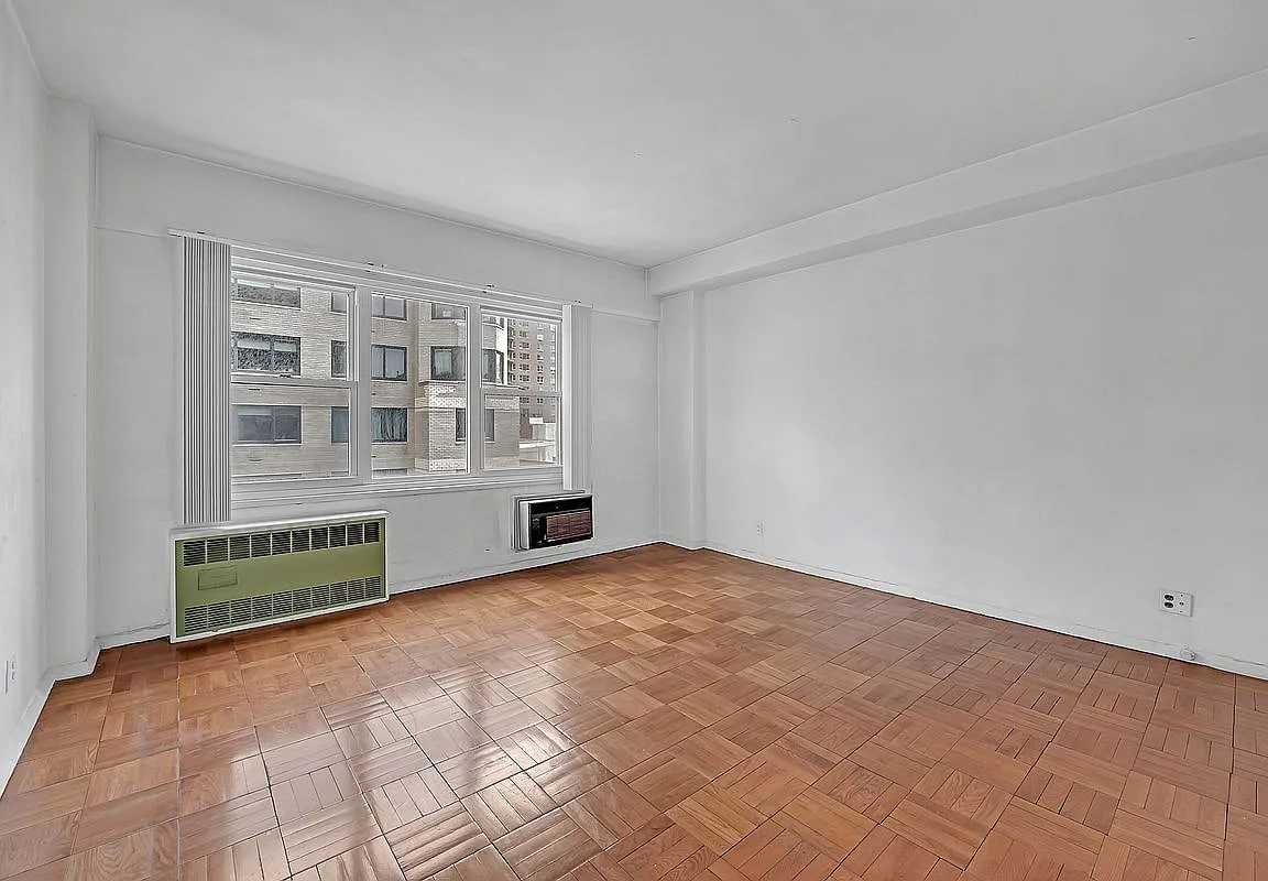 144 E 84Th St - Photo 6 of 8