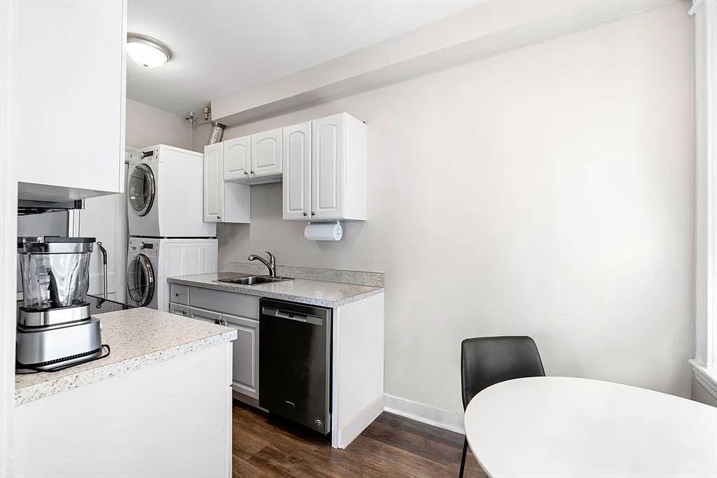 1641 Commonwealth Ave - Photo 3 of 12