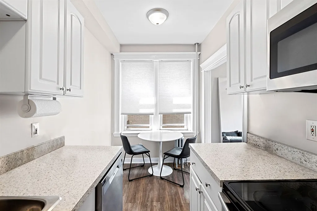 1641 Commonwealth Ave - Photo 4 of 12