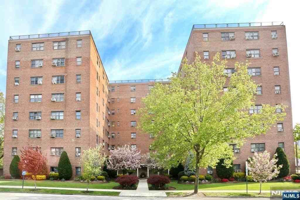 208 Anderson St Apt S4f - Photo 2 of 20