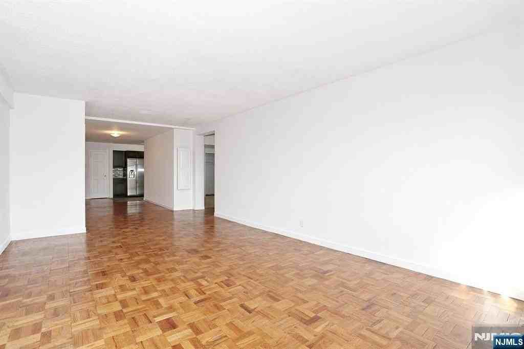 208 Anderson St Apt S4f - Photo 7 of 20