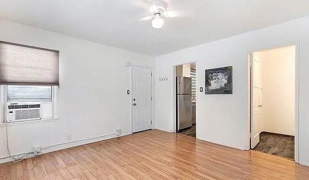 1419 Cloverfield Blvd #B - Photo 5 of 7