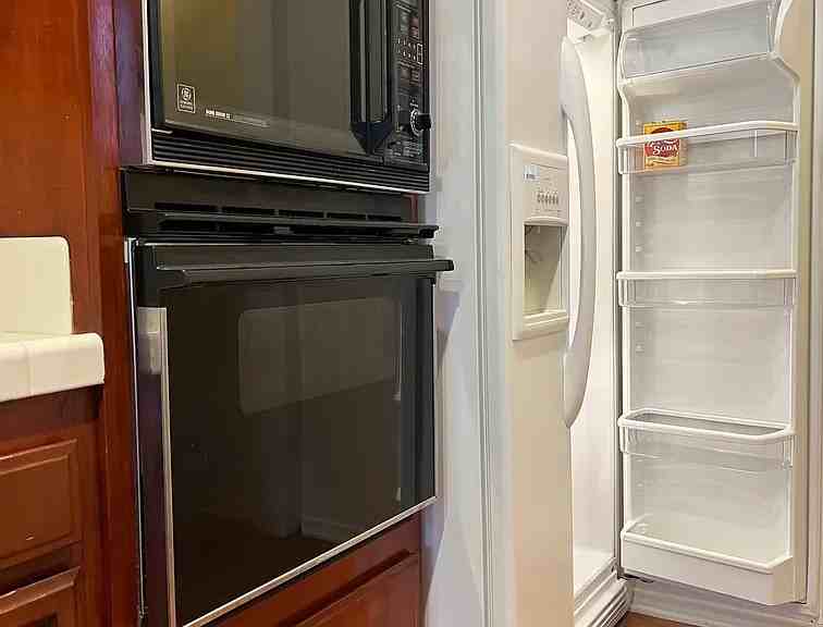 4915 Tyrone Ave #103 - Photo 5 of 11