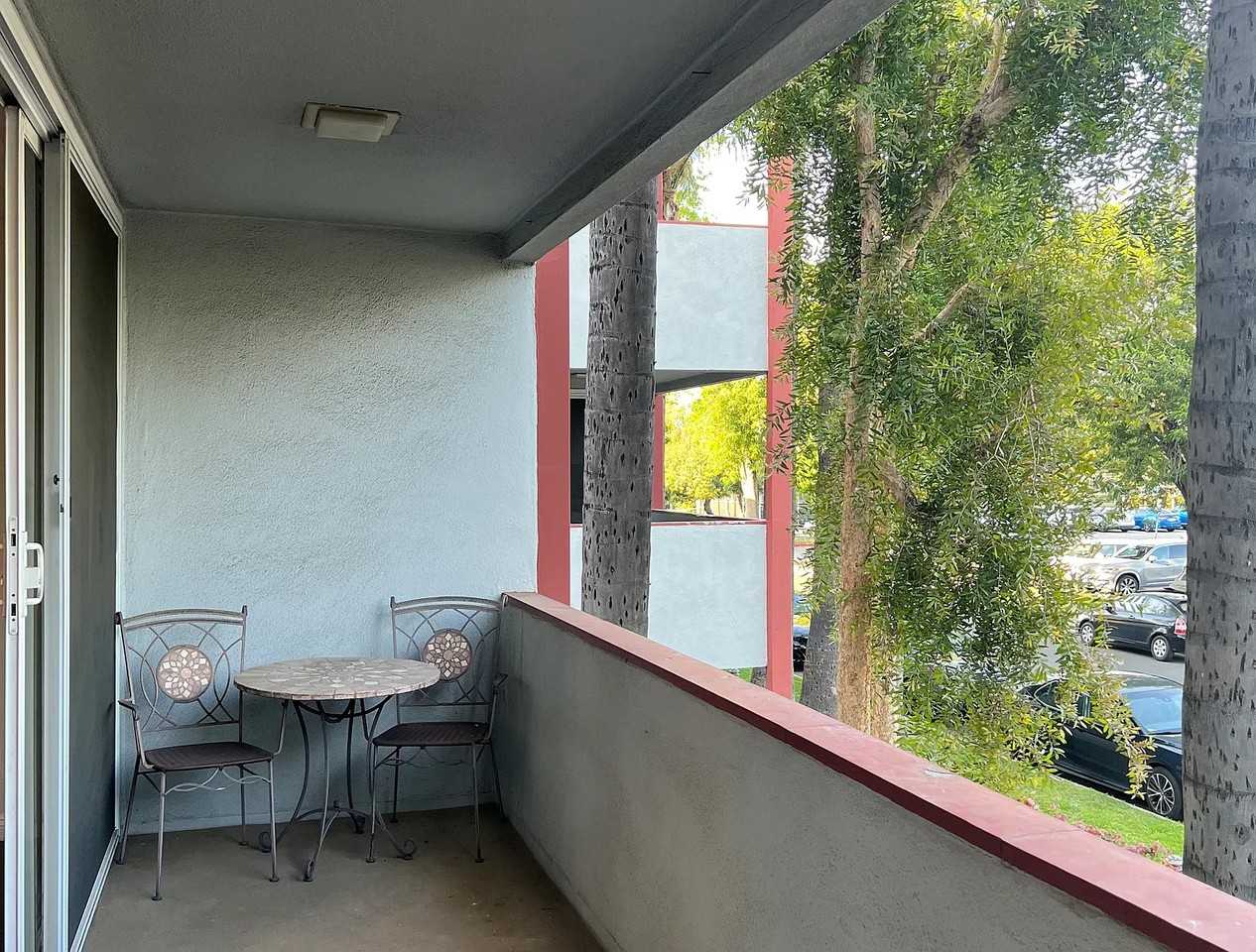 4915 Tyrone Ave #103 - Photo 7 of 11